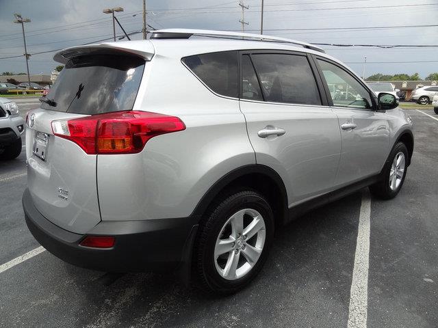 2013 Toyota RAV4 SE 4 Dr