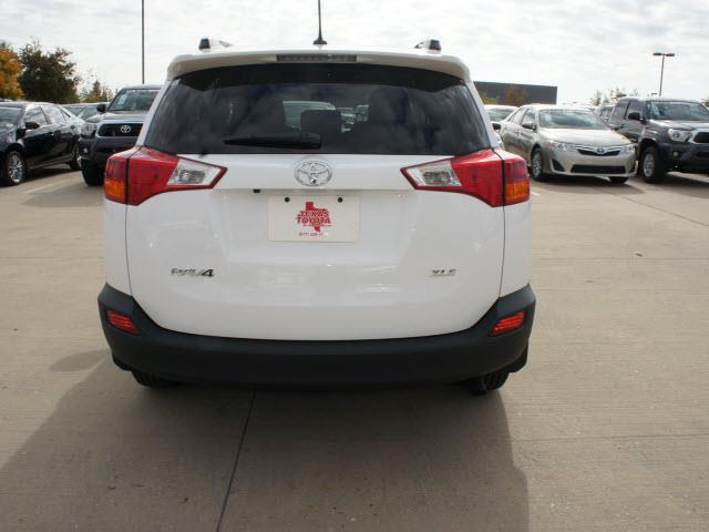 2013 Toyota RAV4 SEL Sport Utility 4D