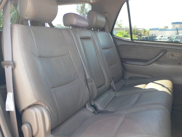 2003 Toyota Sequoia L.T. 4-w.d. 5.3L