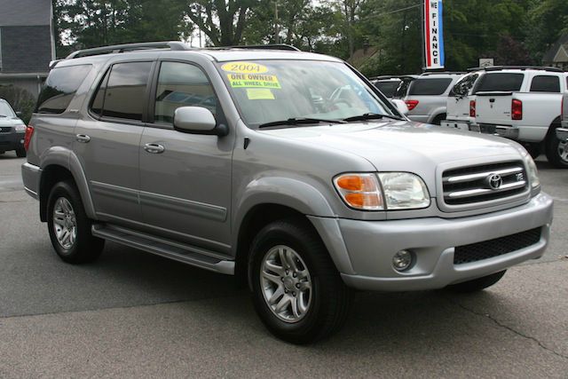 2004 Toyota Sequoia SLT 25
