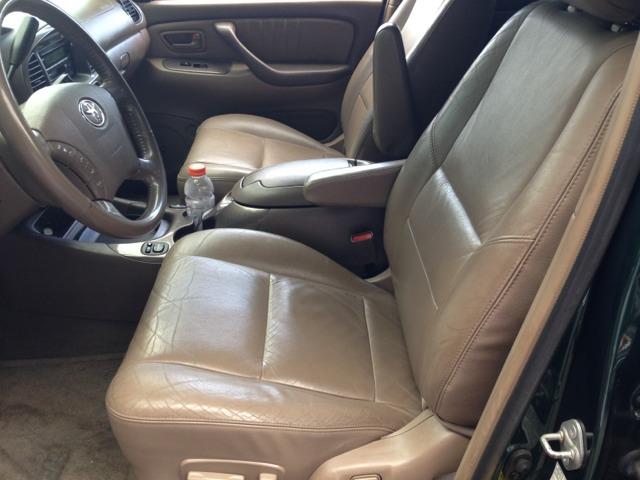 2004 Toyota Sequoia SLT 25
