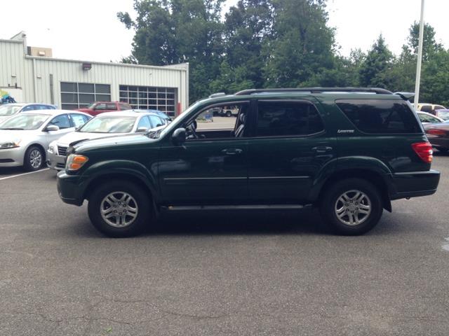 2004 Toyota Sequoia SLT 25