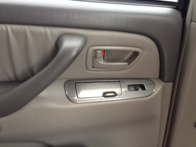 2004 Toyota Sequoia Super