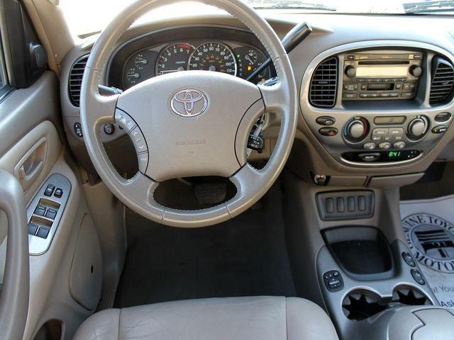 2005 Toyota Sequoia SLT 25