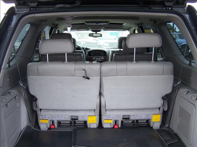2006 Toyota Sequoia SLT 25