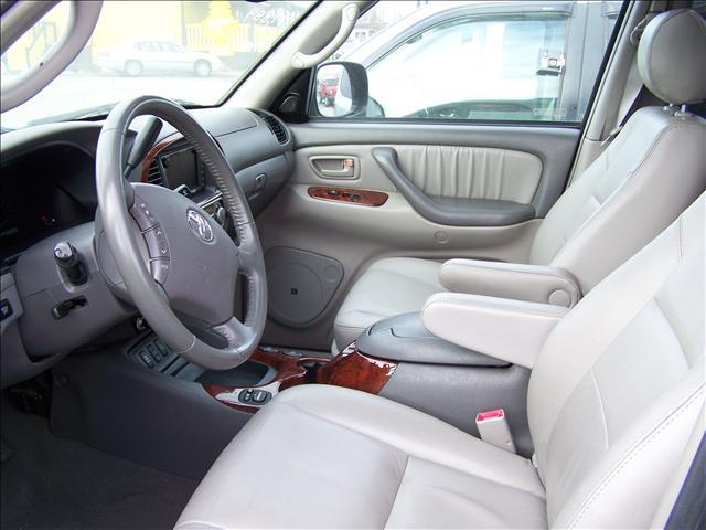 2006 Toyota Sequoia SLT 25