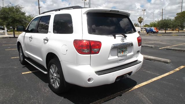 2011 Toyota Sequoia T6 AWD Leather Moonroof Navigation
