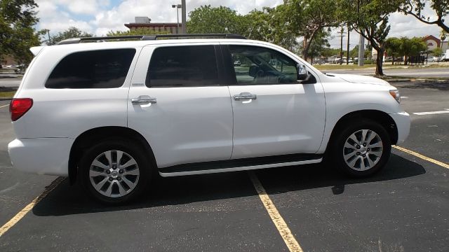 2011 Toyota Sequoia T6 AWD Leather Moonroof Navigation