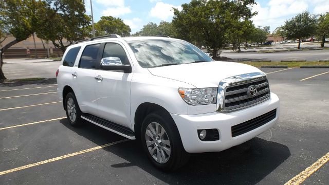 2011 Toyota Sequoia T6 AWD Leather Moonroof Navigation