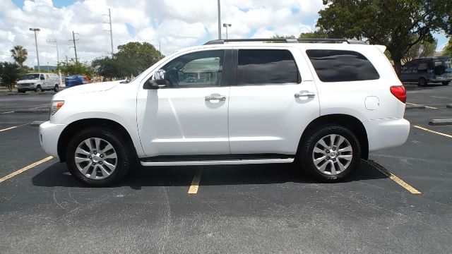 2011 Toyota Sequoia T6 AWD Leather Moonroof Navigation