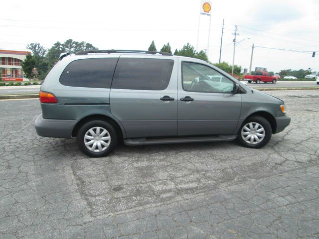 1998 Toyota Sienna SEL Sport Utility 4D