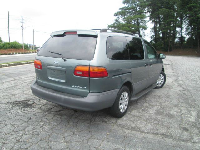 1998 Toyota Sienna SEL Sport Utility 4D