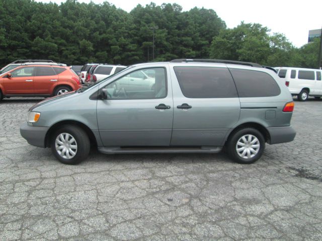 1998 Toyota Sienna SEL Sport Utility 4D