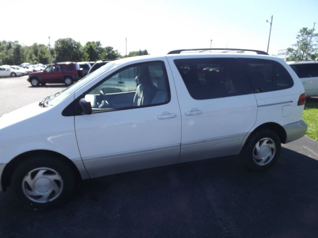 1998 Toyota Sienna SEL Sport Utility 4D