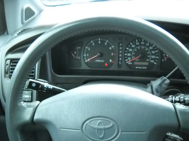 1998 Toyota Sienna LE - 4x2