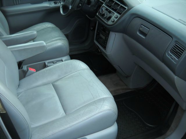 1998 Toyota Sienna LE - 4x2
