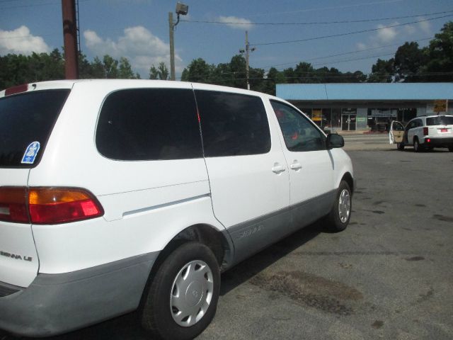 1998 Toyota Sienna LE - 4x2