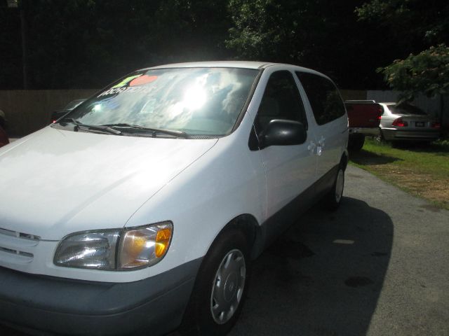 1998 Toyota Sienna LE - 4x2