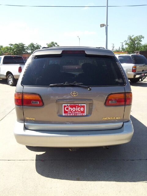 1998 Toyota Sienna SEL Sport Utility 4D