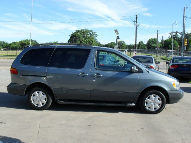 1998 Toyota Sienna SEL Sport Utility 4D