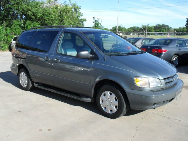 1998 Toyota Sienna SEL Sport Utility 4D