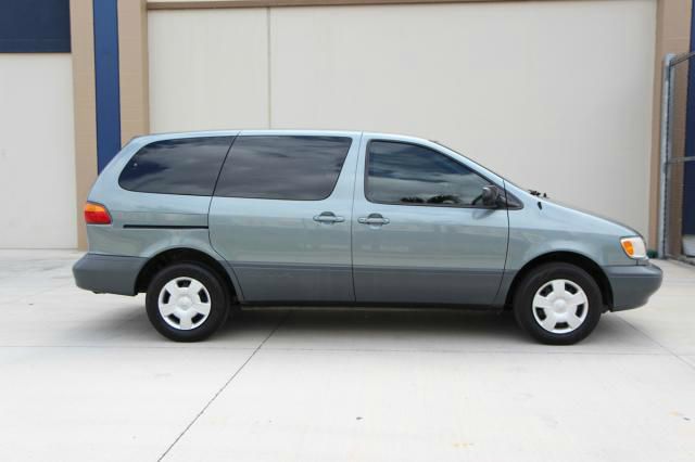 1998 Toyota Sienna SEL Sport Utility 4D