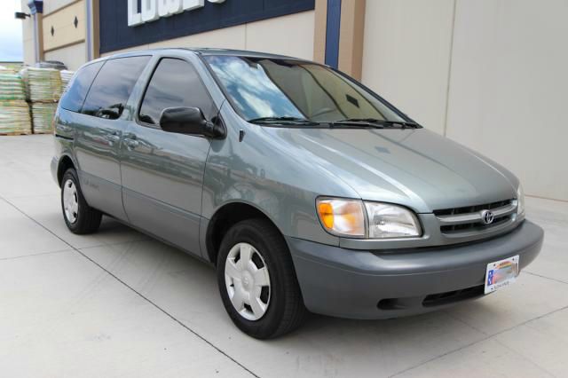 1998 Toyota Sienna SEL Sport Utility 4D