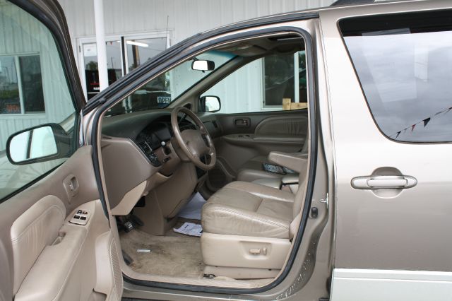 1998 Toyota Sienna SEL Sport Utility 4D