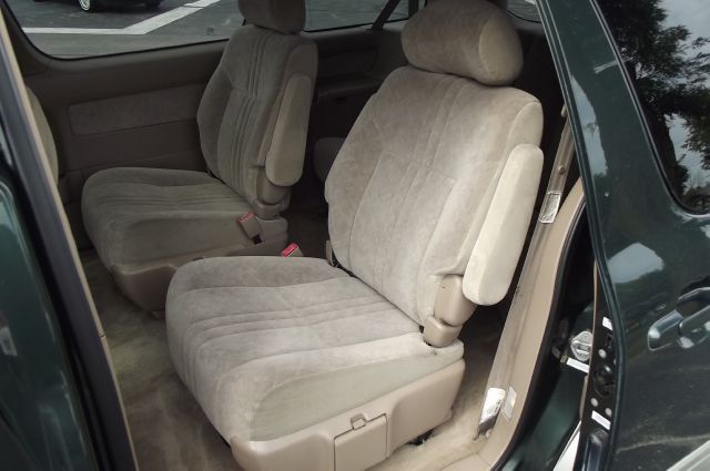 1999 Toyota Sienna SEL Sport Utility 4D