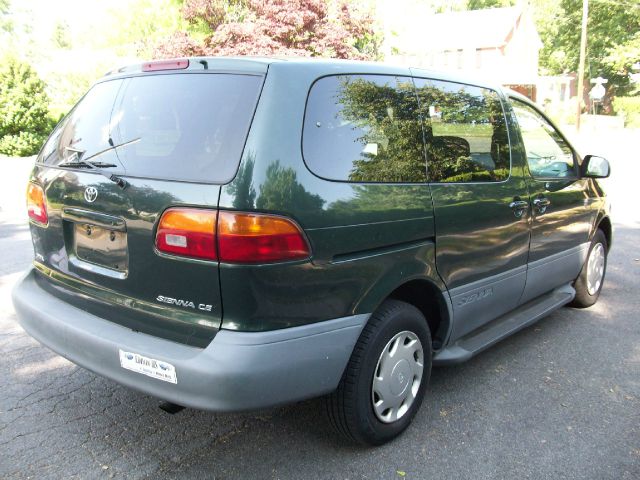 1999 Toyota Sienna Gold Edition