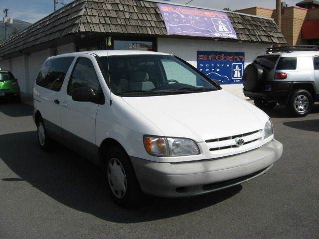 1999 Toyota Sienna SEL Sport Utility 4D