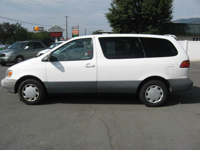 1999 Toyota Sienna SEL Sport Utility 4D
