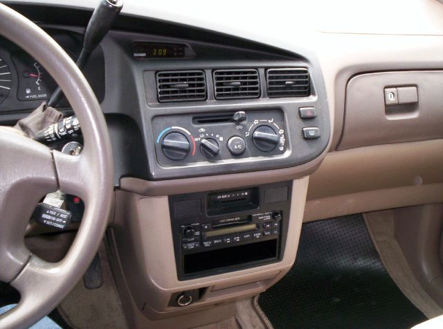 1999 Toyota Sienna Custom Super Clean WITH LOTS OF TOYS