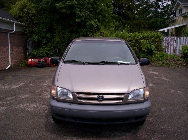 1999 Toyota Sienna Custom Super Clean WITH LOTS OF TOYS