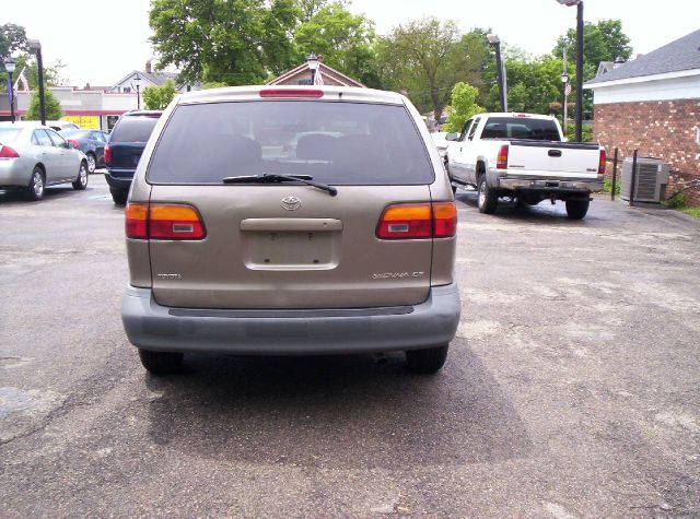 1999 Toyota Sienna Custom Super Clean WITH LOTS OF TOYS