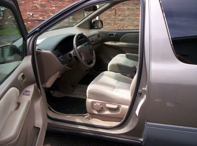 1999 Toyota Sienna Custom Super Clean WITH LOTS OF TOYS