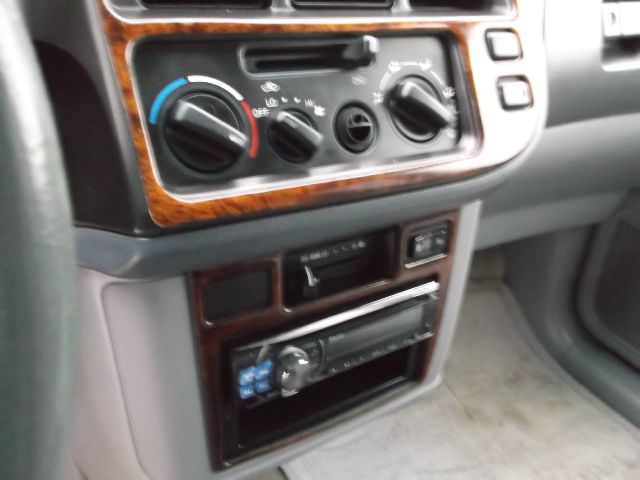 1999 Toyota Sienna SEL Sport Utility 4D