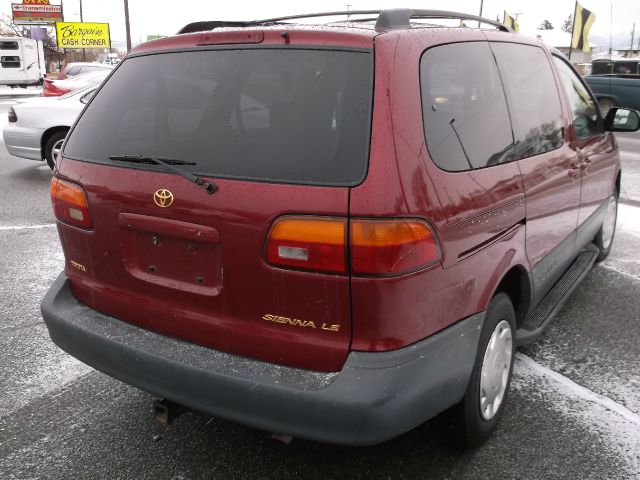 1999 Toyota Sienna SEL Sport Utility 4D