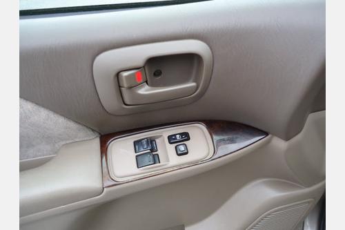 1999 Toyota Sienna X