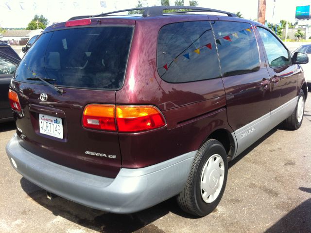 1999 Toyota Sienna Gold Edition