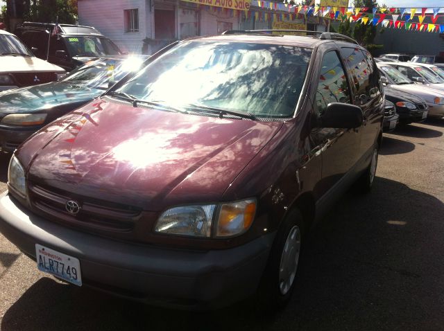 1999 Toyota Sienna Gold Edition