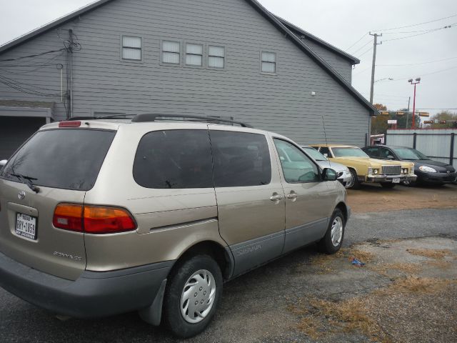 2000 Toyota Sienna Gold Edition