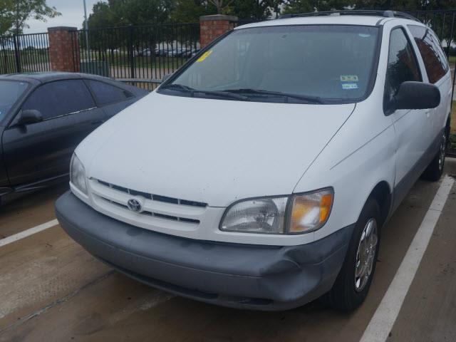 2000 Toyota Sienna X