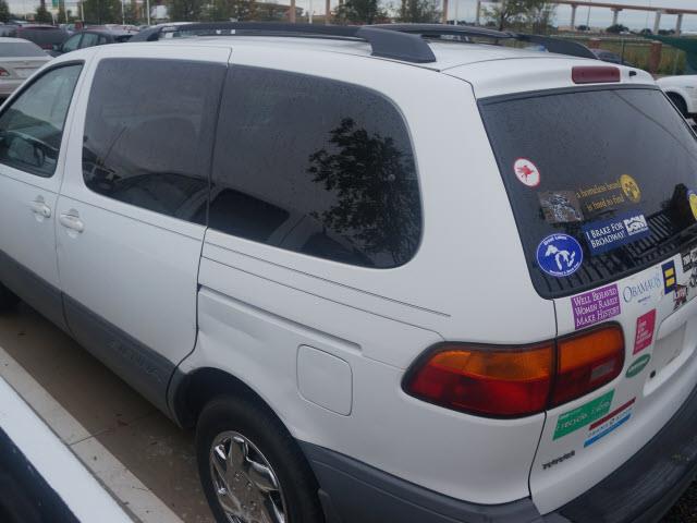 2000 Toyota Sienna X