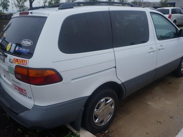 2000 Toyota Sienna X