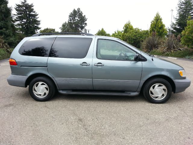 2000 Toyota Sienna SEL Sport Utility 4D