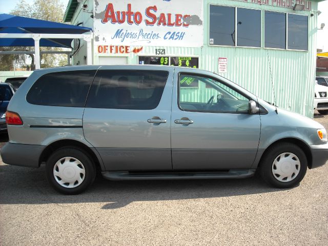 2000 Toyota Sienna Gold Edition