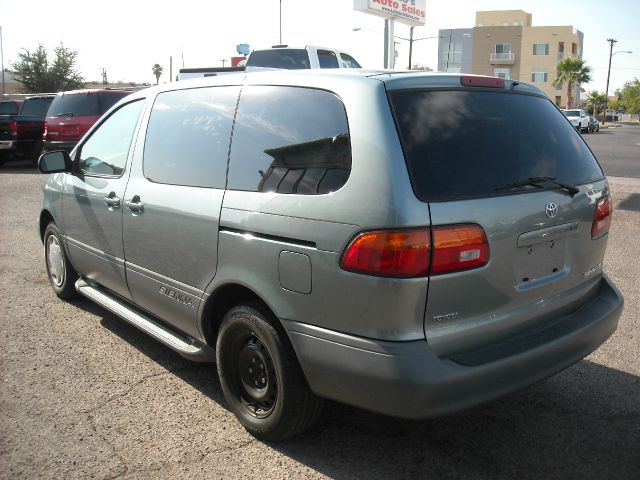 2000 Toyota Sienna Gold Edition