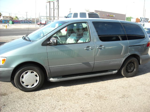 2000 Toyota Sienna Gold Edition