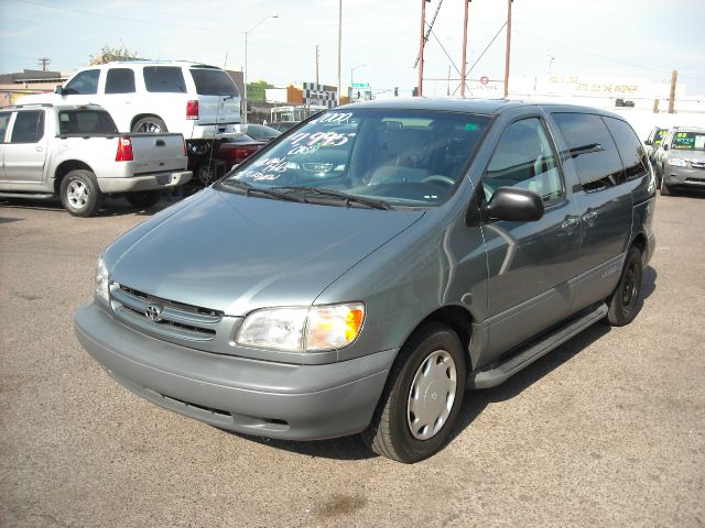 2000 Toyota Sienna Gold Edition